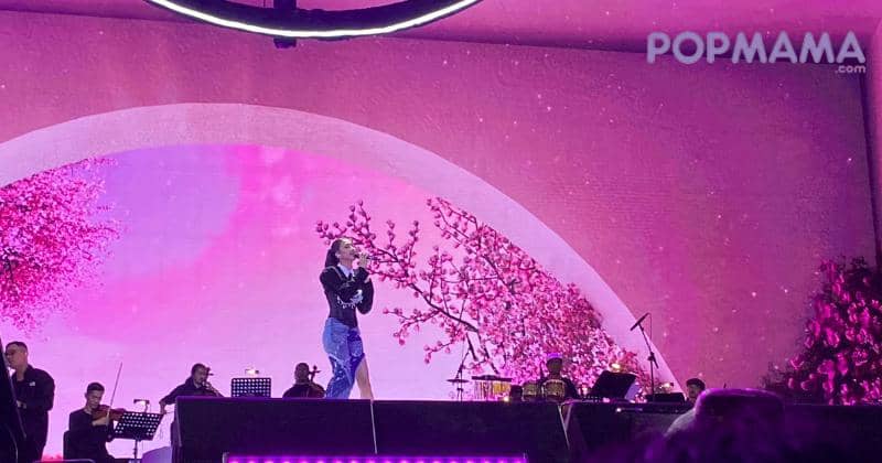 Keisya Levronka nyanyikan lagu "Usai" di Synchronize Fest 2024, Minggu (06/10/24). - Popmama.com/Salsyabila Sukmaningrum